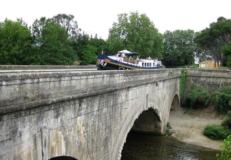 Le pont canal sur la Cesse