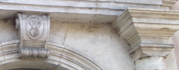 Chiffre de Victor Fourcade, mairie de  Saint-Chinian